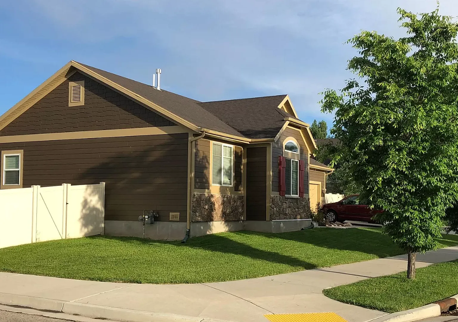 Charming South Provo Single Family home — Photo 2