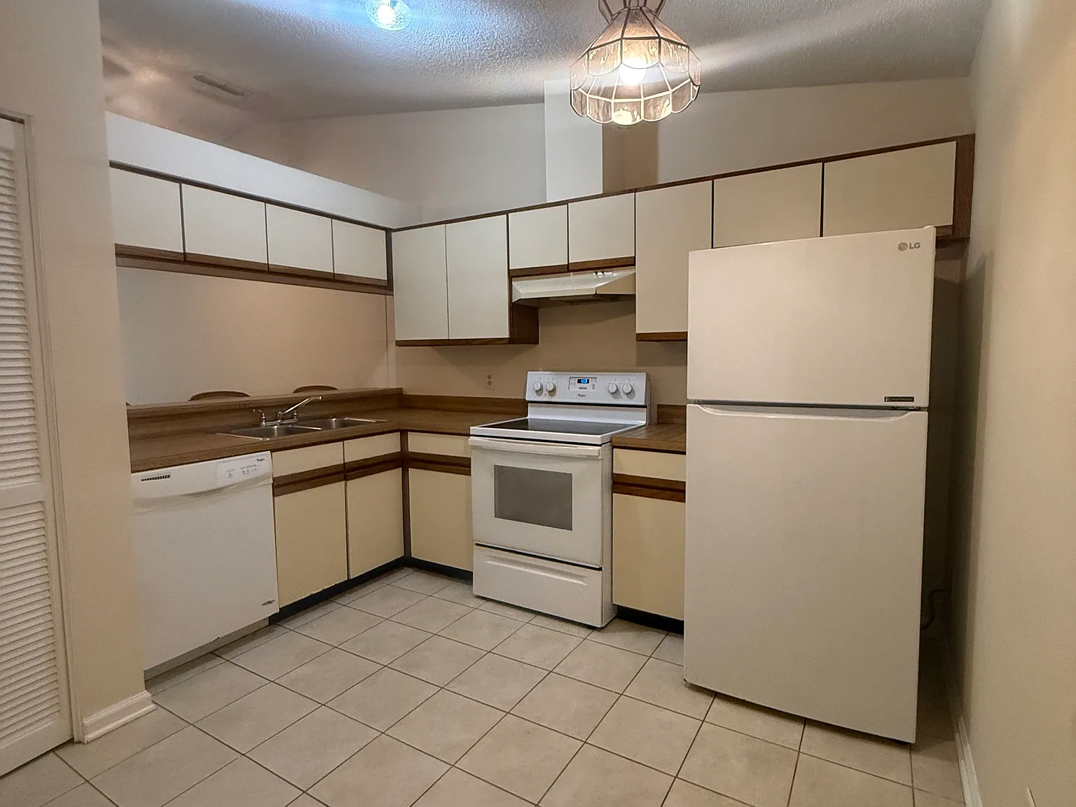 2 bed, 1014 sqft, $1,675 — Photo 4