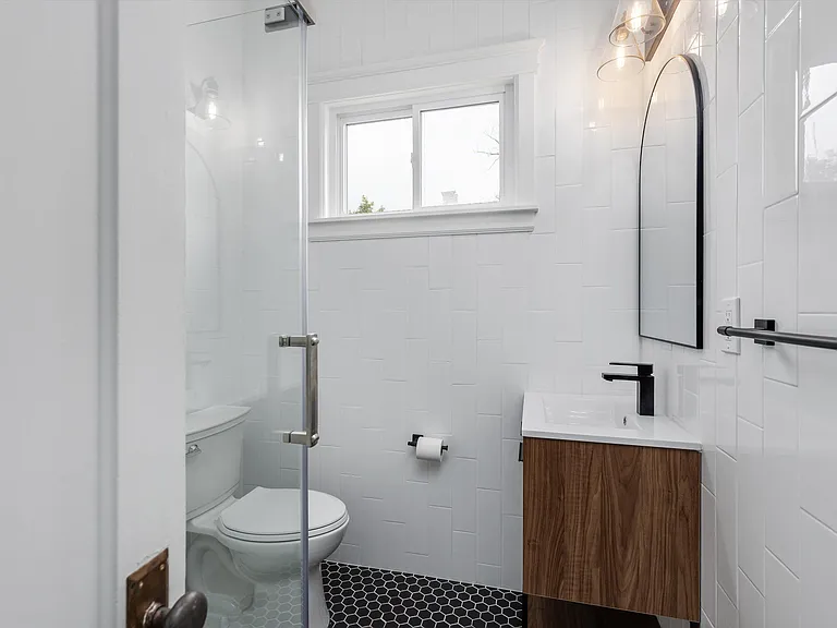 719 Gladstone Ave — Photo 10