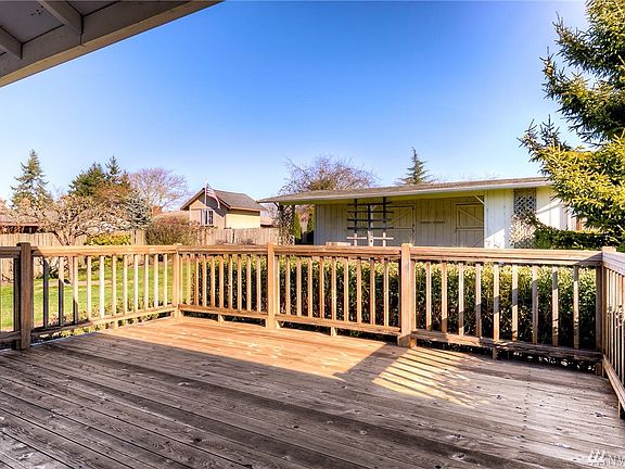 4th image of 4015 48th Ave NE