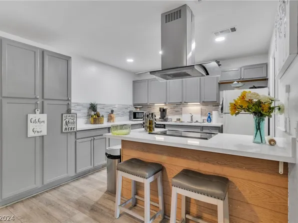 5107 Village Dr #0, Las Vegas, NV 89142