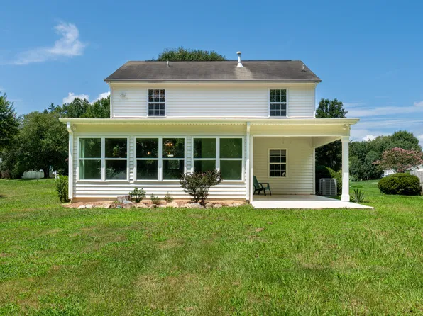 38 Silverstone Dr, Pittsboro, NC 27312