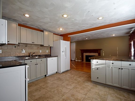5th image of 661 Garfield St