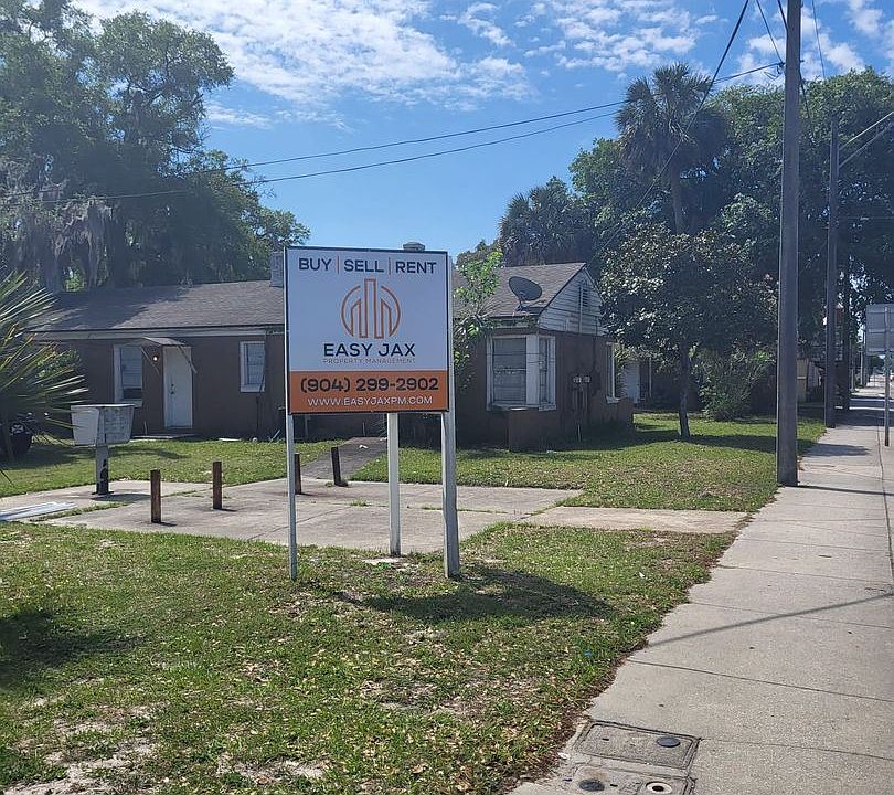 2nd image of 6701 N Main St #6721