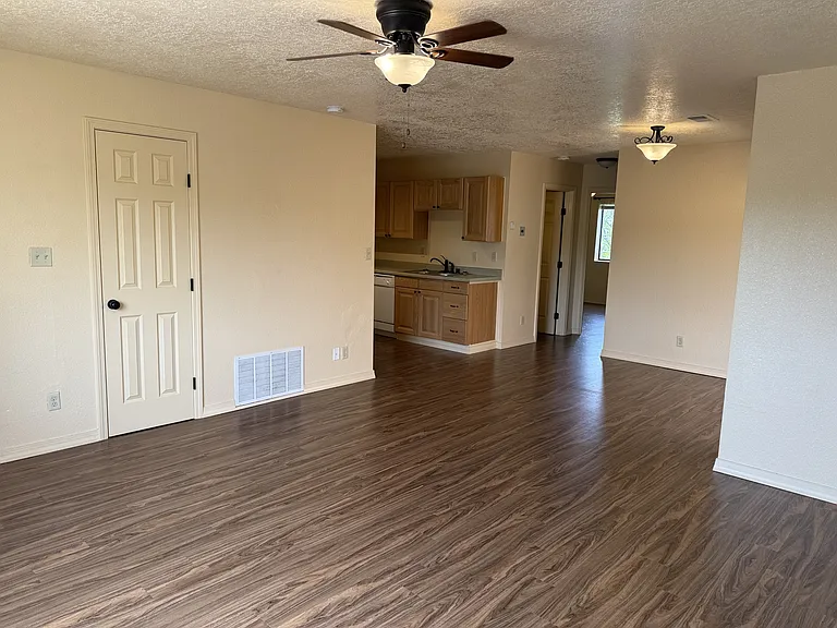 1721 Girard Blvd SE #C — Photo 3