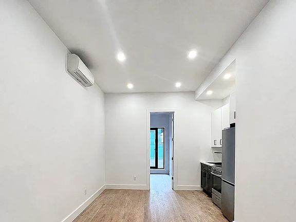 3rd image of 445 Dekalb Ave #1B