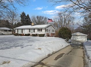 10438 Bigelow Rd, Davisburg, MI 48350