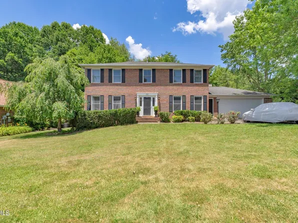 100 Stonehenge Dr, Bristol, TN 37620