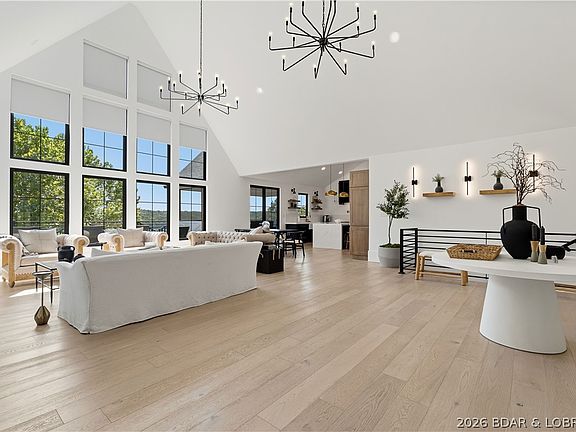 3rd image of 903 Dogwood Rd