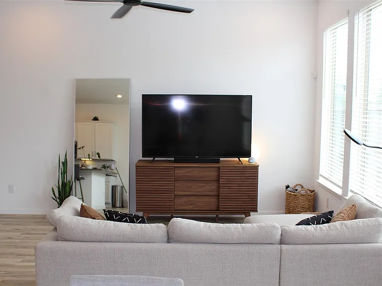 4203 Champlain Way — Photo 10