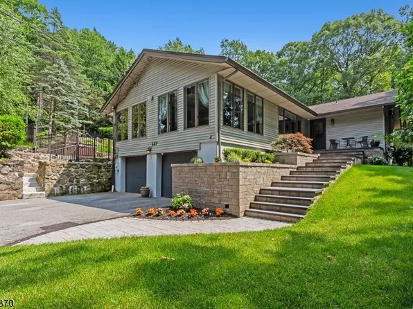 223-A Old Woods Rd, Kinnelon Boro, NJ 07405