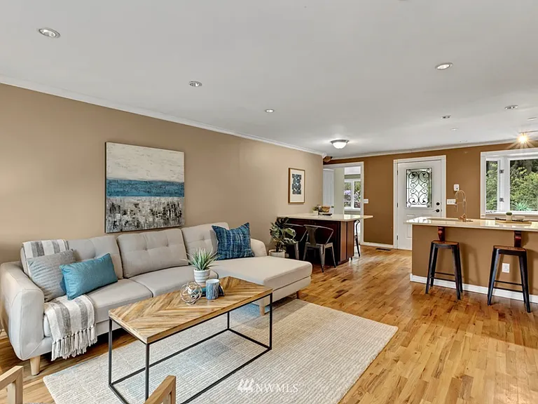 16721 NE 9th St — Photo 2