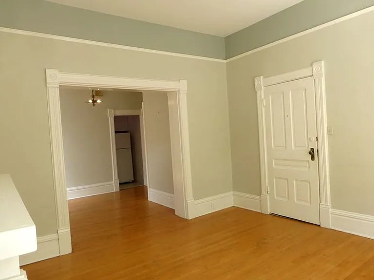 312 Clarke St — Photo 2