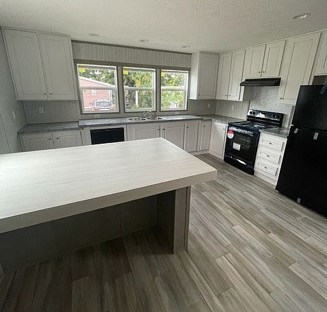 2nd image of 6419 Jewelfish Cay Ave