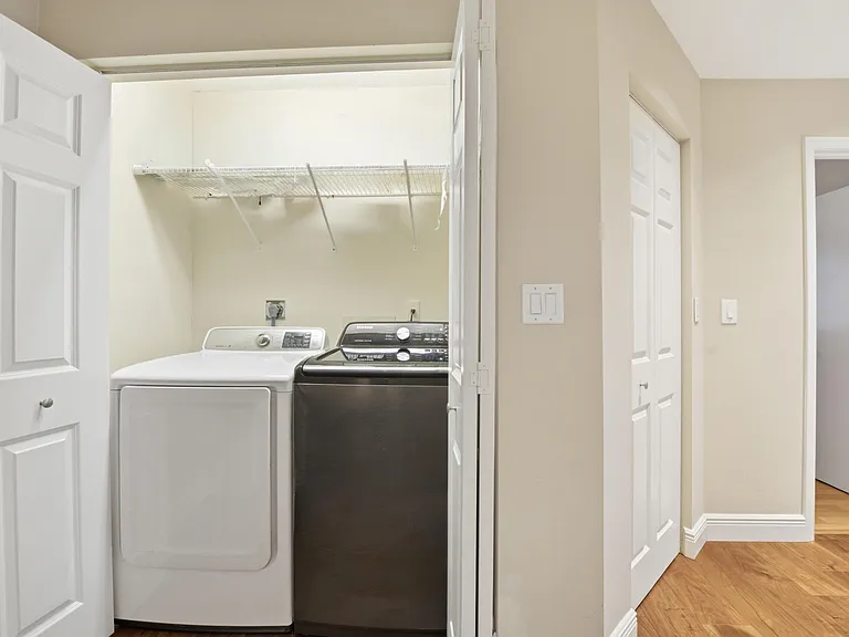 917 NE 3rd St #9 — Photo 17