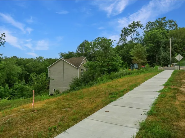 8 Beaver Grade Rd, Mc Kees Rocks, PA 15136