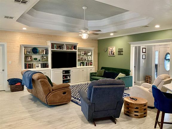 5th image of 9124 Beverly Dr