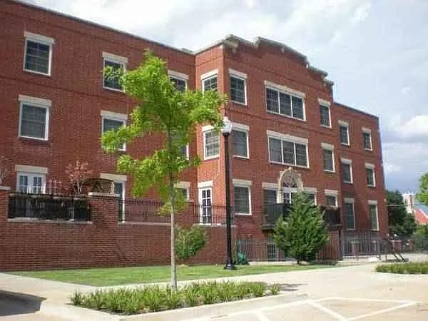 1209 N Harvey Ave #303