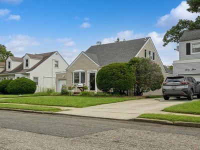 39 Fordham Street, Valley Stream, NY, 11581