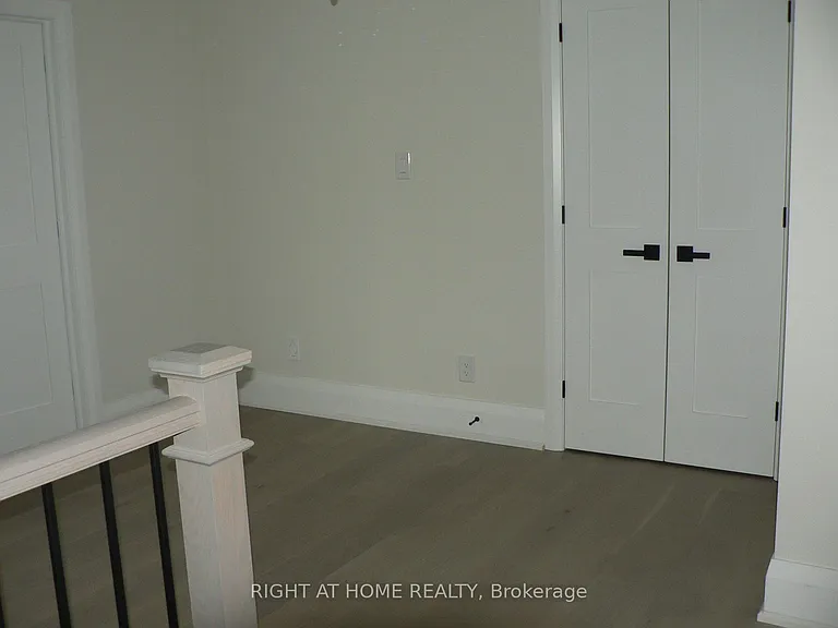 13 Bell Park St — Photo 20