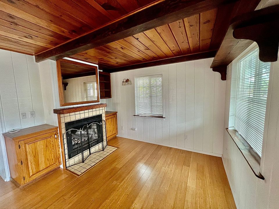 1st image of 3645 1/2 6th Ave