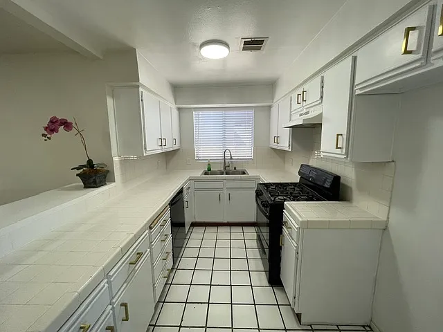 16126 S Ainsworth St #B — Photo 2