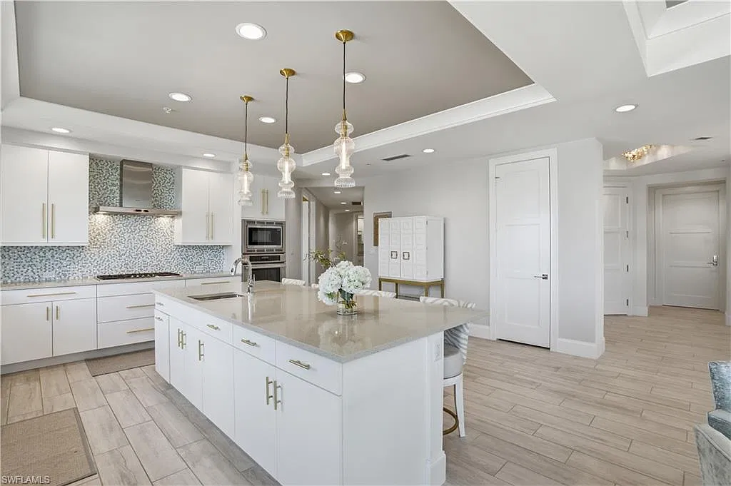 3 bed, 3.5 bath, 3421 sqft, $10,000 — Photo 4