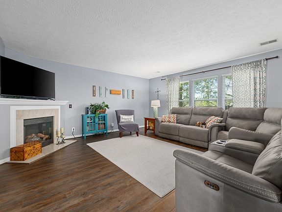 5th image of 613 Blossom Hill Dr