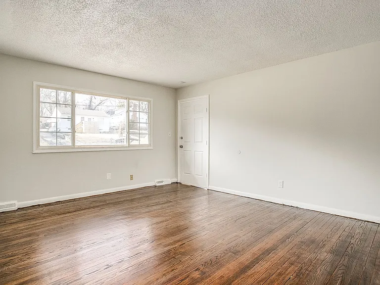 3604 E 61st St — Photo 18