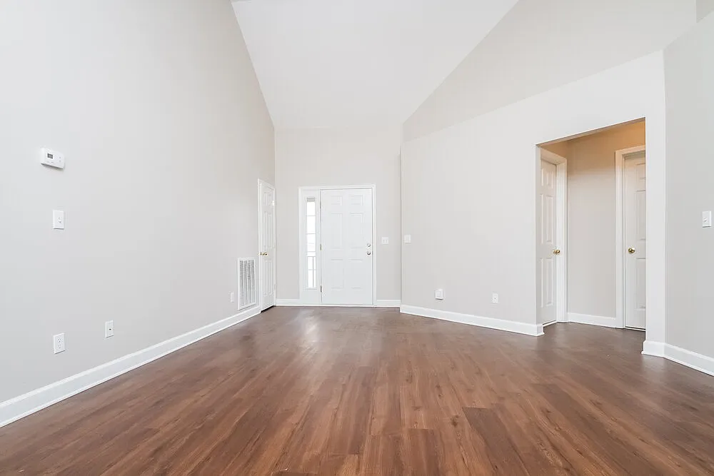 3 bed, 2.0 bath, 1834 sqft, $3,510 — Photo 3