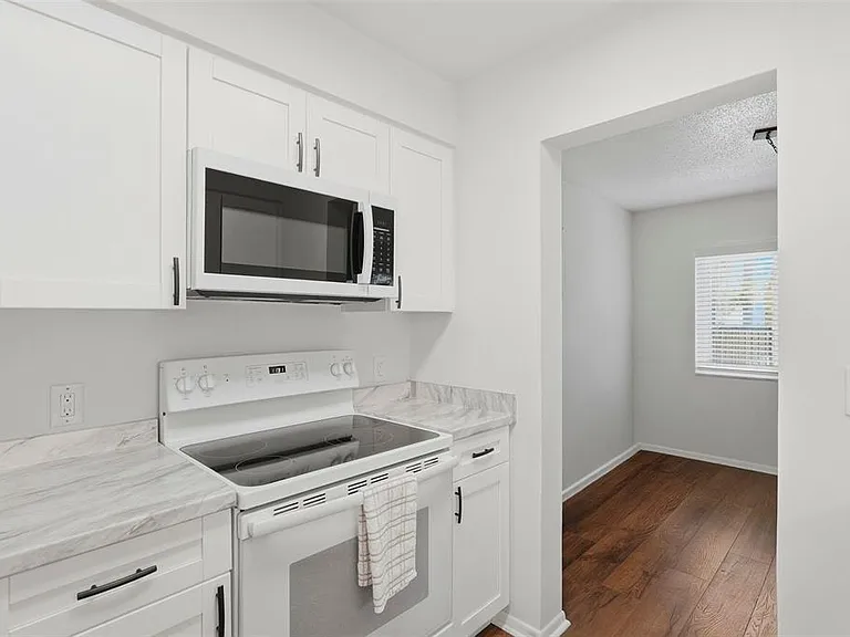 350 79th Ave N #122 — Photo 6