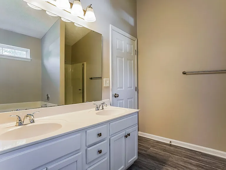 514 Laurens Way — Photo 12