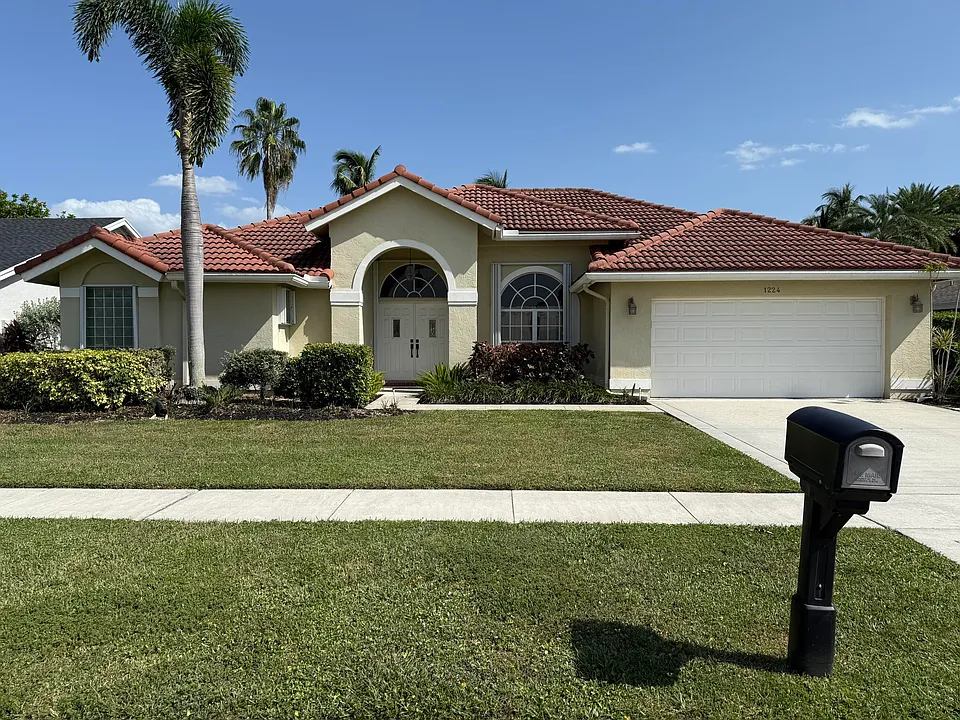 1224 Lake Breeze Dr