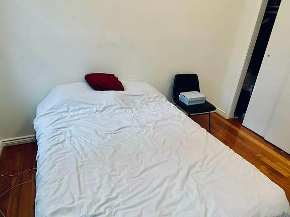 4th image of 361 E 10th St #21