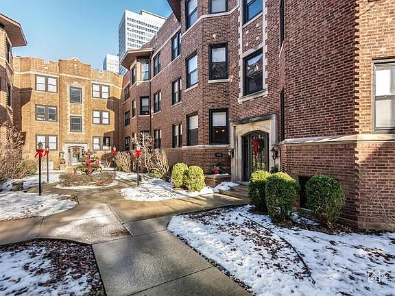 2nd image of 522 W Cornelia Ave APT 1N