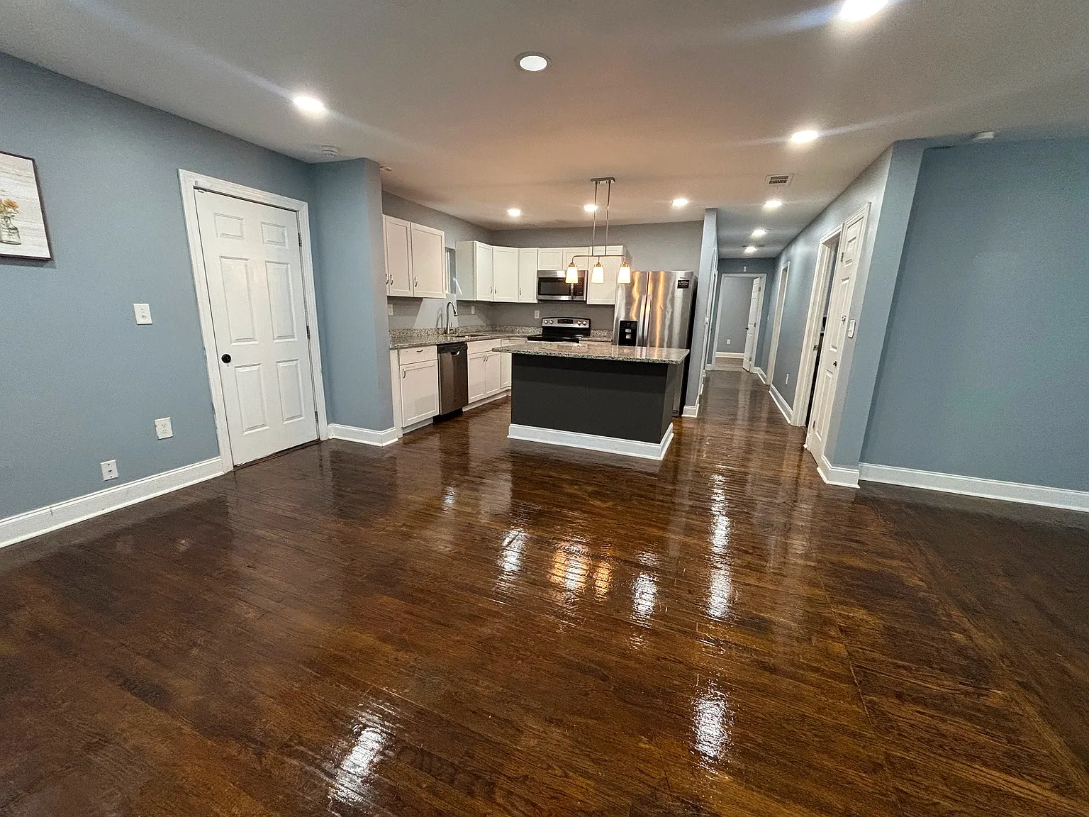 3 bed, 1326 sqft, $1,900 — Photo 1