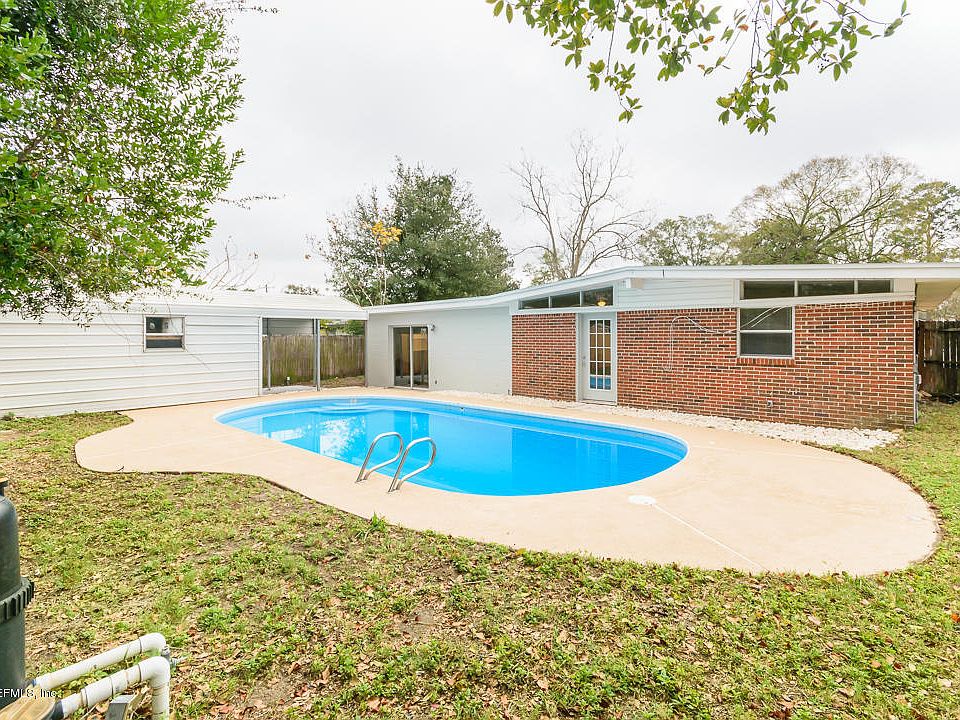 1st image of 7631 Rolling Hills Dr