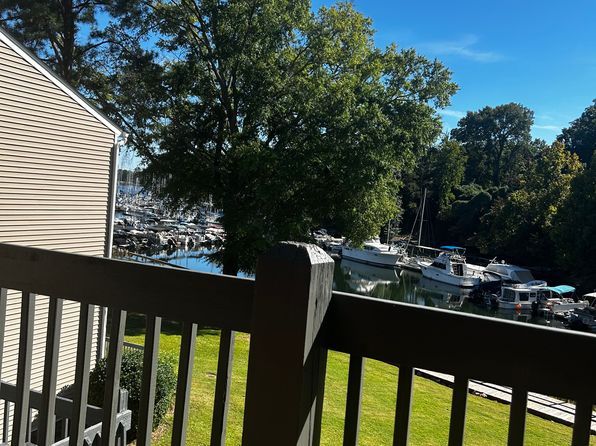 230 Shoreline Dr