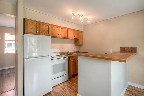 Green Lake Apartments Photo 1