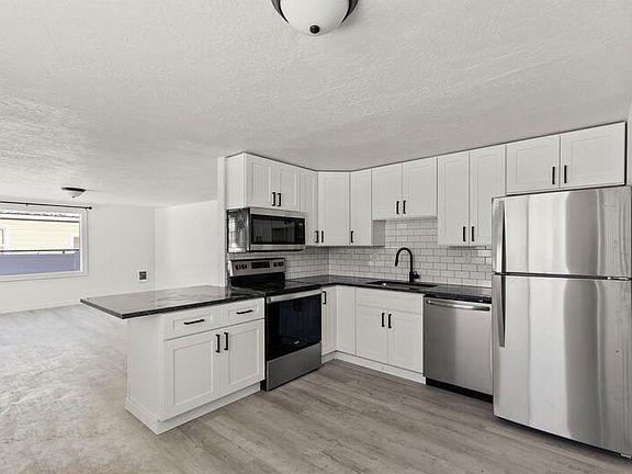 4th image of 1027 S Beeman St