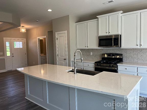 5th image of 262 Corrie Ann Dr