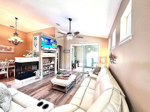 3rd image of 25207 Windward Pl