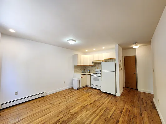 Rented by Astoria Realty | media 2
