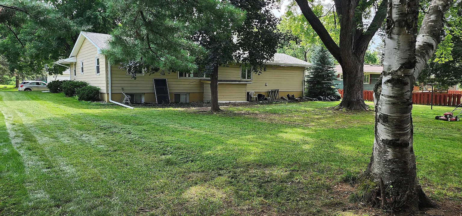 3 bed, 2.5 bath, 2500 sqft, $2,395 — Photo 2