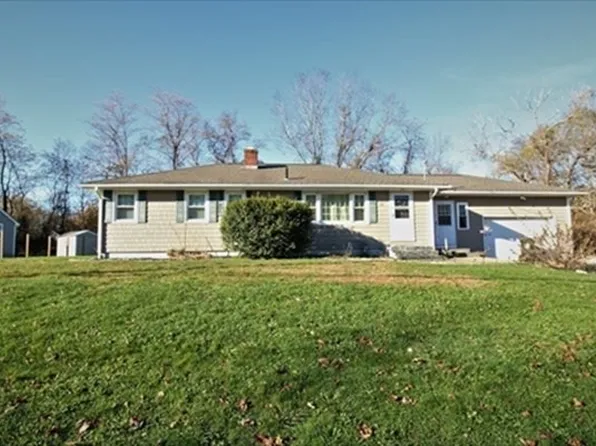 33 Cypress Dr, Swansea, MA 02777