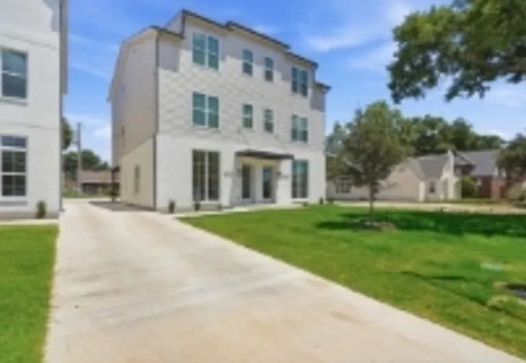 3321 S University Dr — Photo 1