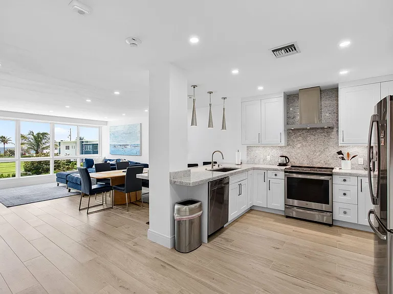 120 N Ocean Blvd #203 — Photo 7