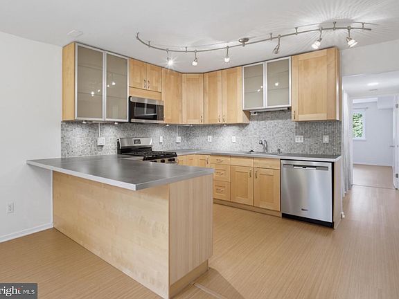 4th image of 1657 Parkcrest Cir APT 201