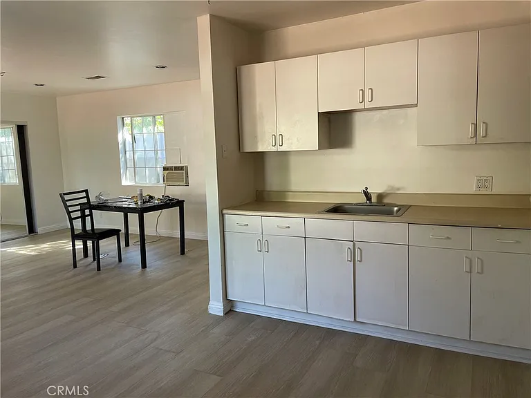 10406 Densmore Ave — Photo 9