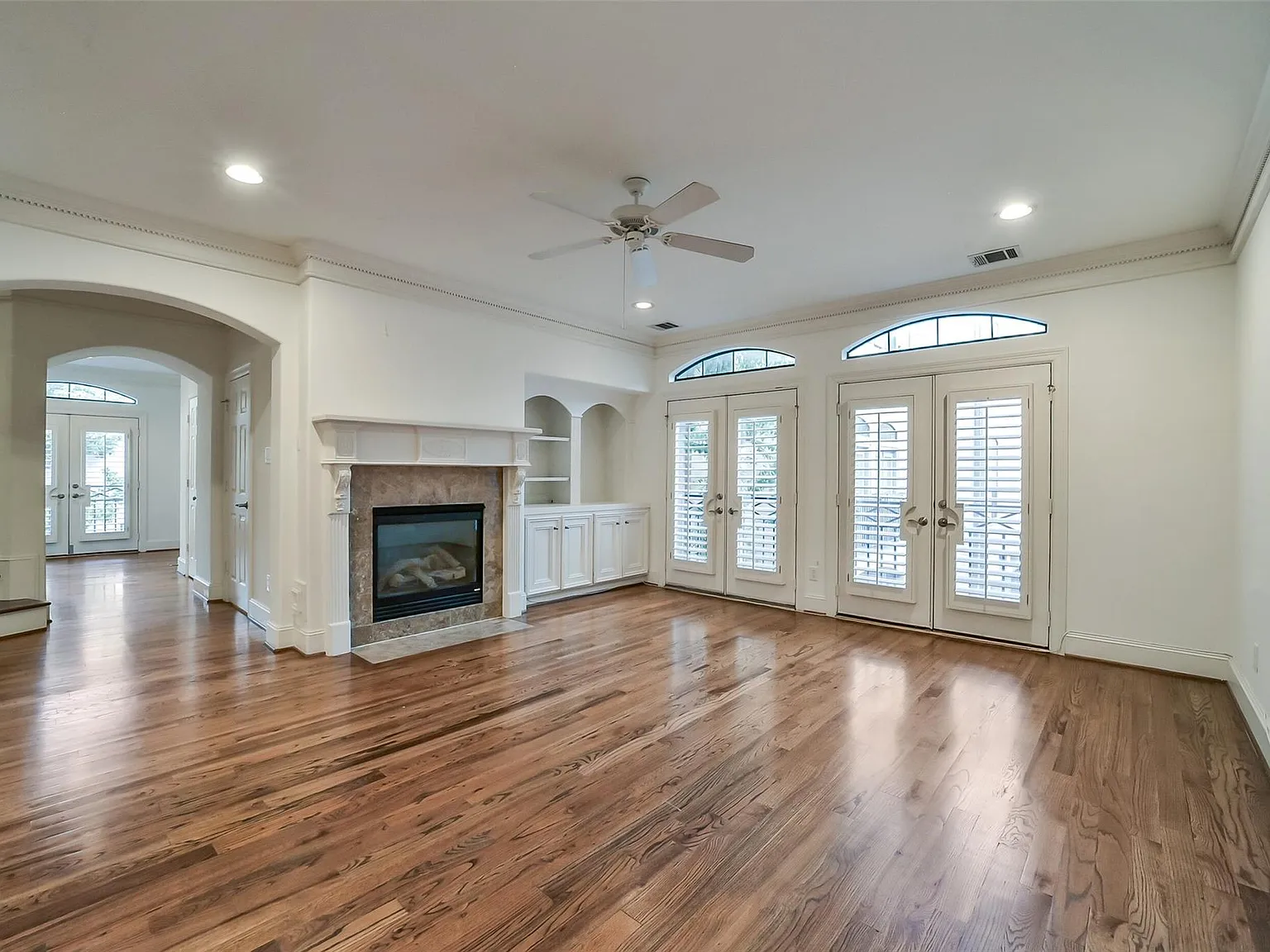 3 bed, 3.5 bath, 2209 sqft, $3,750 — Photo 2